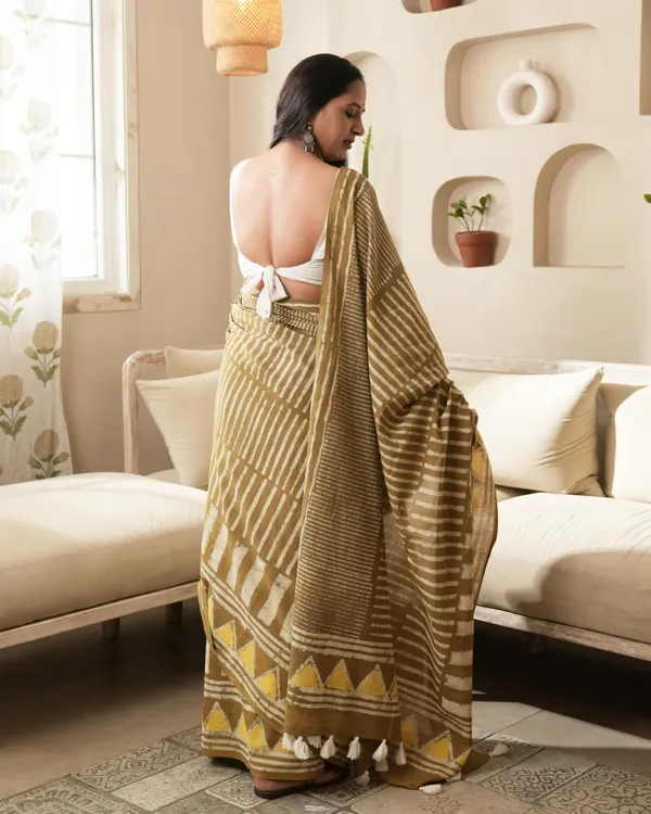 Mustard_Cotton_Silli_Dabu_Print_Mul_Saree_For_Women